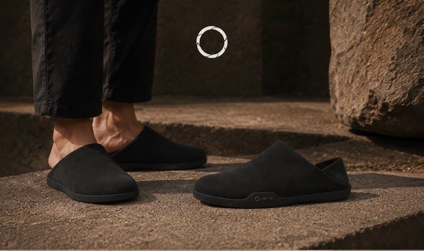 The heel approaching the collapsible panel.